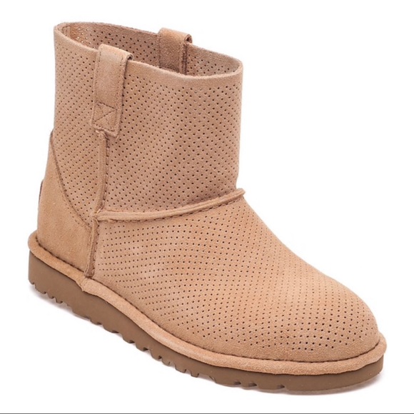 UGG Shoes - NWT UGG Classic Mini